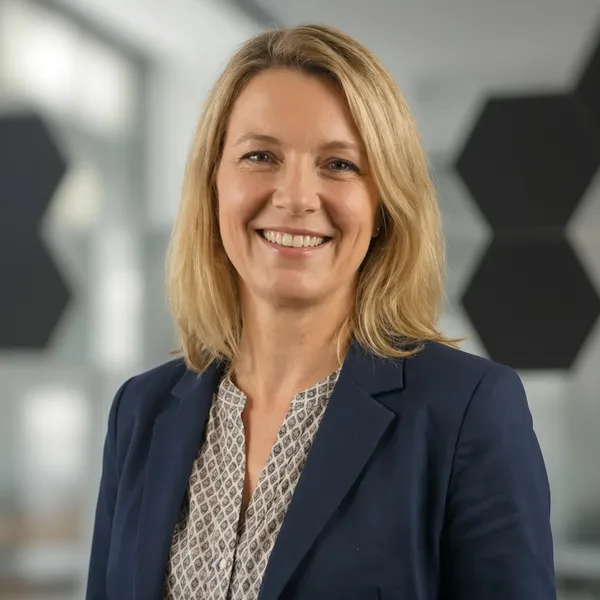 Dr. Sandra Klein, Verhaltensökonomin und Expertin für Verhandlungen bei Karrierewerk.